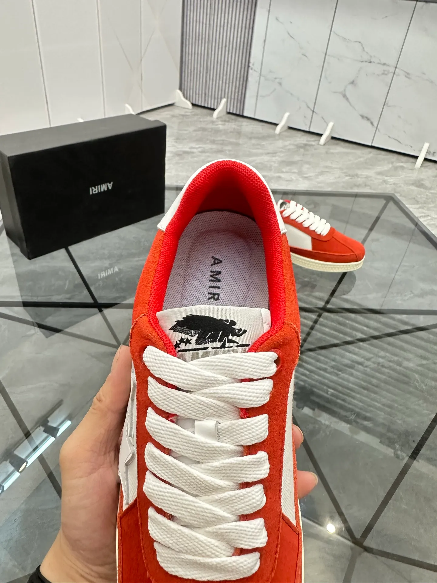Men's shoes: 💰P420¥ Product trademark: AMIRI* "Amir*" low-top casual shoes Regular size: 38-45 (can be customized to 46) Product material: imported nubuck leather upper, breathable lining, original outsole. Number: 001